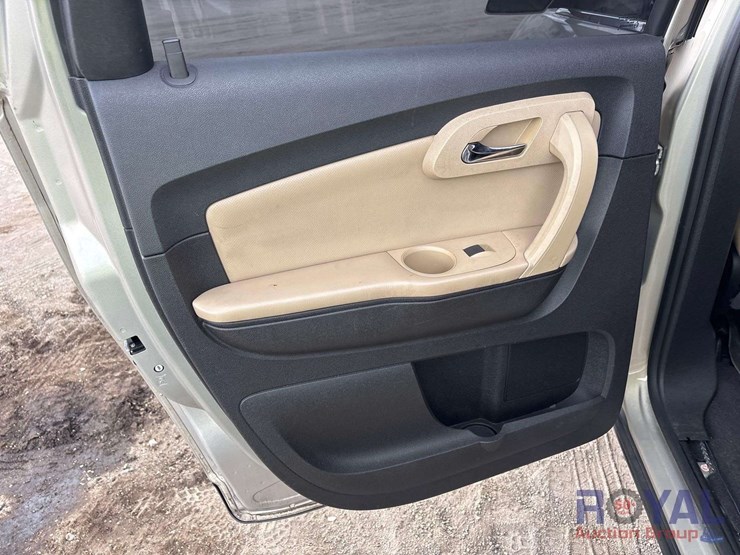 2010-chevrolet-traverse-image-17
