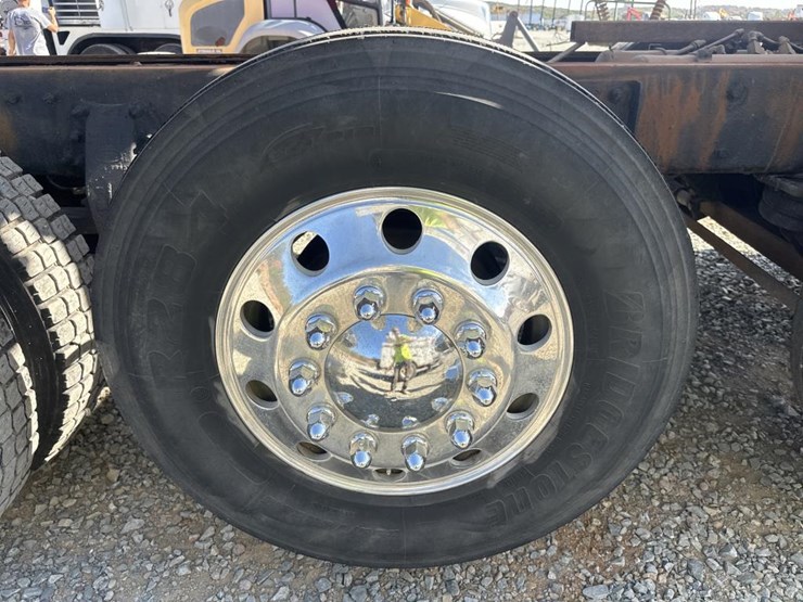 2014-peterbilt-567-image-68