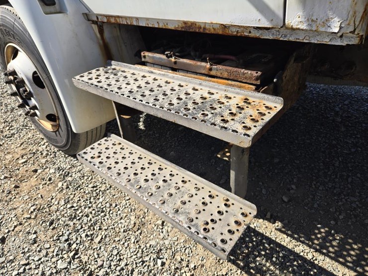 2003-international-durastar-4200-image-20
