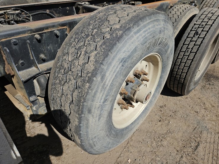 2001-kenworth-t800-image-18