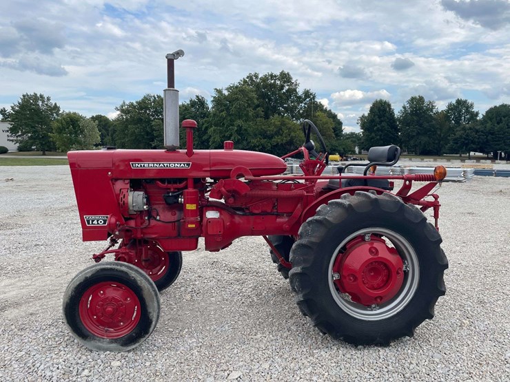 farmall-140-image-2