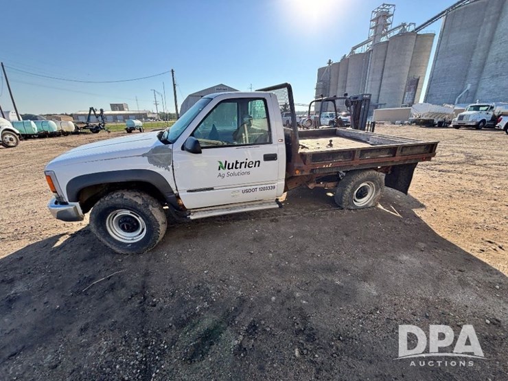 2000-gmc-3500-image-9