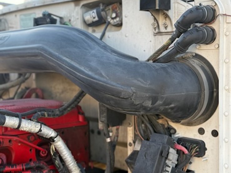 2013-peterbilt-389-truck-(jm627)-image-81