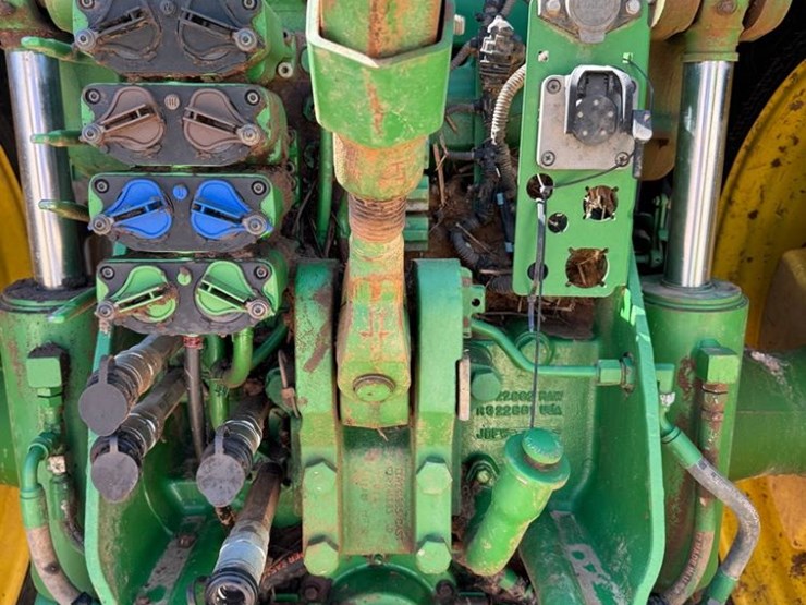 2013-john-deere-8310r-image-15