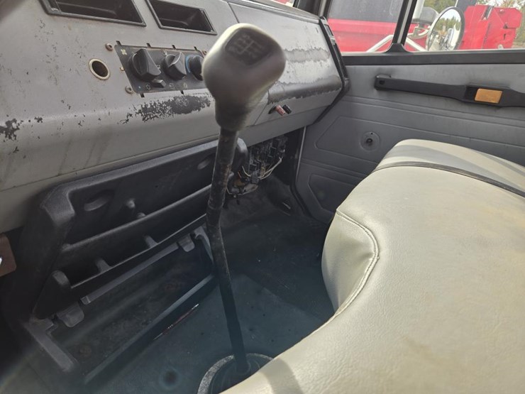1995-freightliner-fl70-image-48