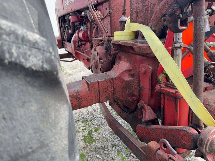 farmall-400-image-21