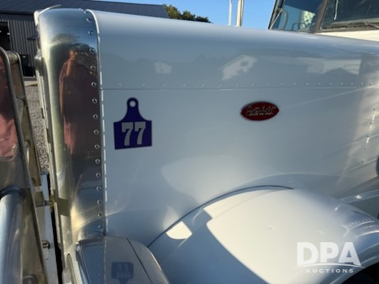 2013-peterbilt-389-truck-(jm627)-image-130