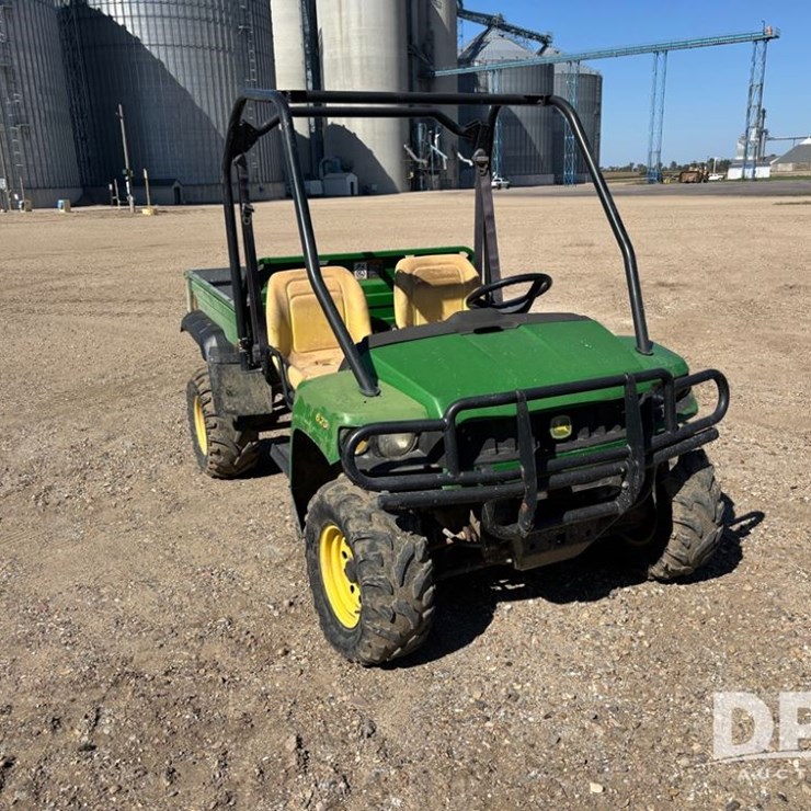 JOHN DEERE GATOR
