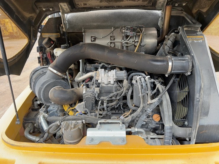 2021-deere-304l-image-19