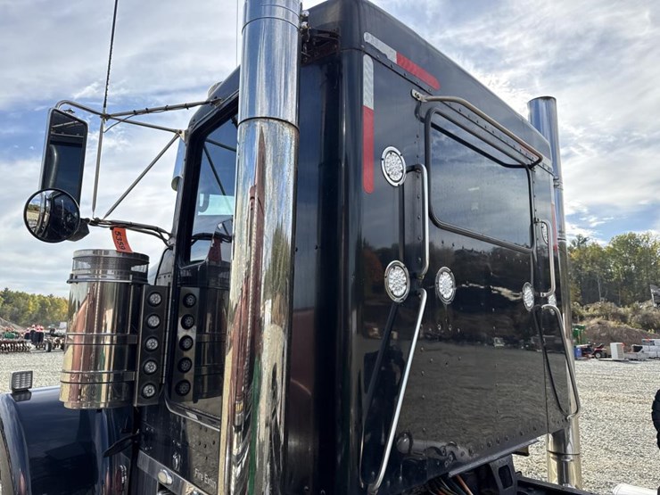 2009-kenworth-w900-image-26