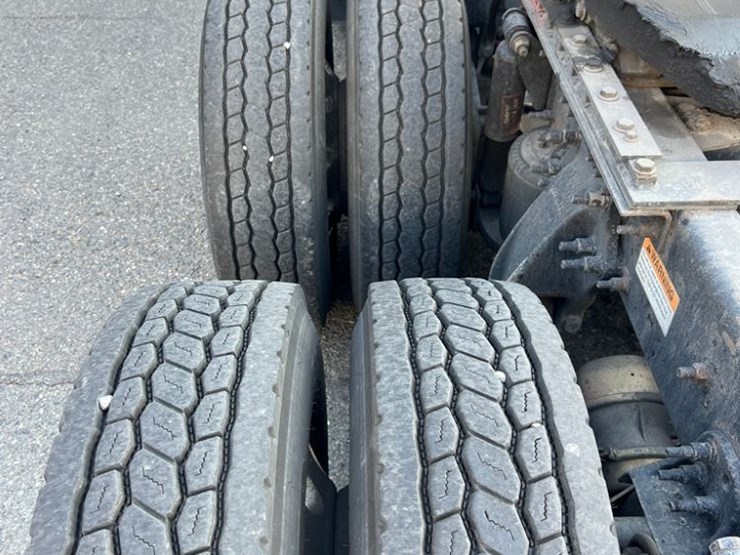 2016-freightliner-tr-125-semi-(ls0419,-unit-884)-image-9
