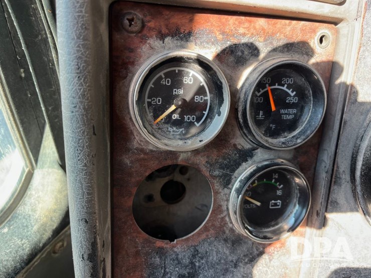 2005-kenworth-t800-image-44