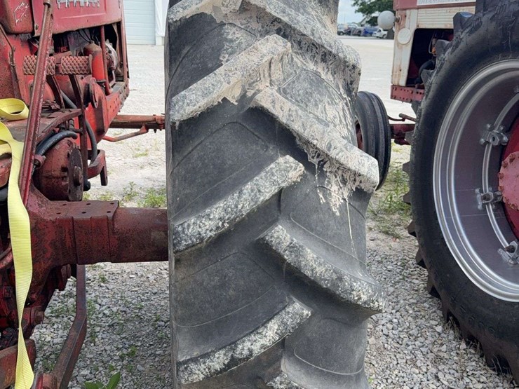 farmall-400-image-17
