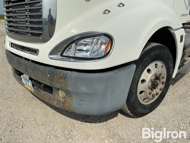 2007-freightliner-columbia-120-image-16