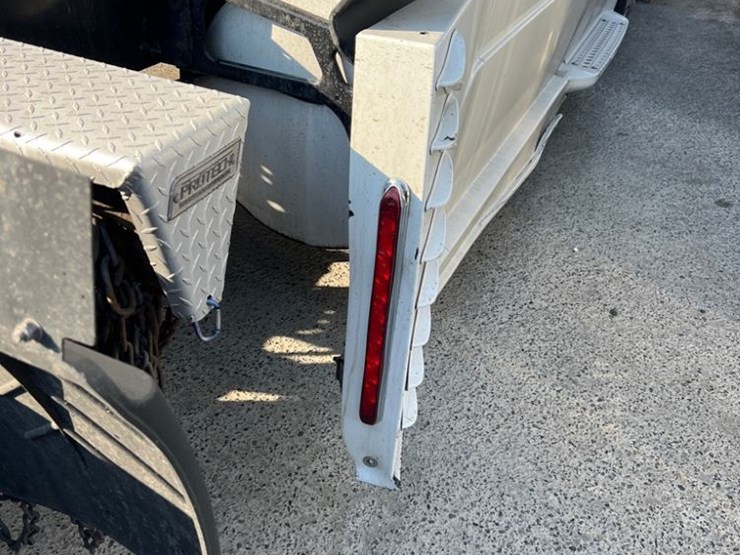 2016-freightliner-tr-125-semi-(ls0419,-unit-884)-image-22