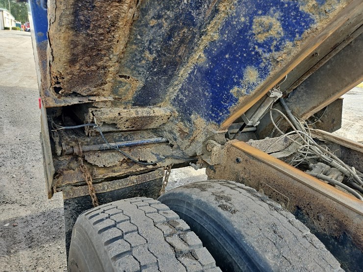 2003-mack-granite-cv713-image-25