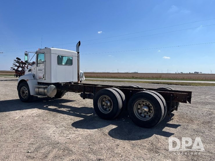 2009-kenworth-t370-image-12