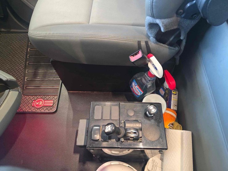 2021-kenworth-t880-image-32