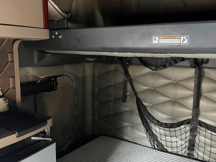 2016-freightliner-tr-125-semi-(ls0419,-unit-884)-image-28