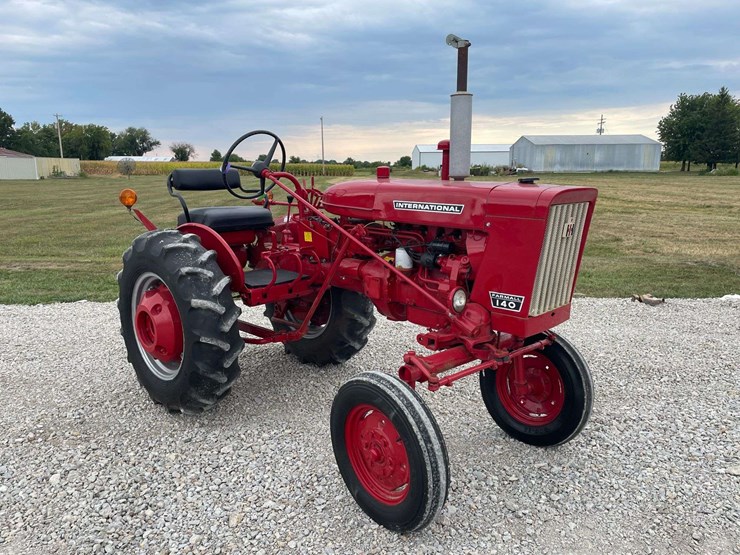 farmall-140-image-7