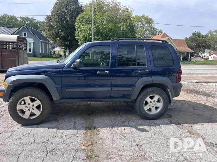 2007-jeep-liberty-sport-image-1