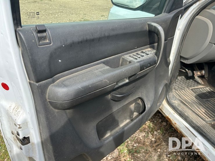 2008-chevrolet-silverado-image-17
