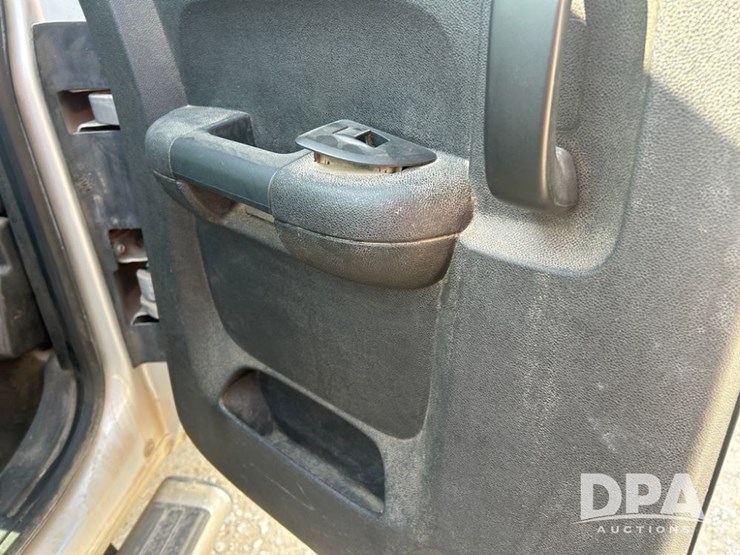 2012-chevrolet-2500hd-image-19
