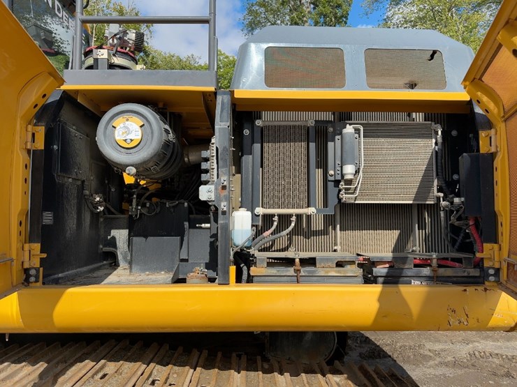 2019-deere-300g-lc-image-31