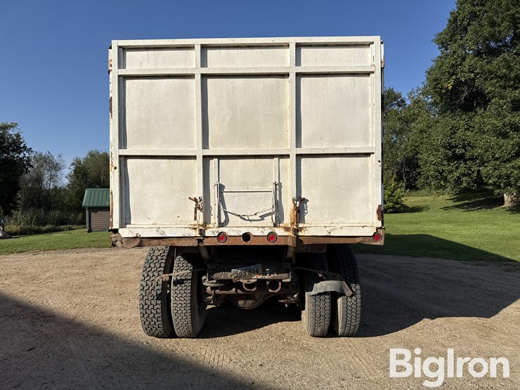 1985-freightliner-flc120-image-6