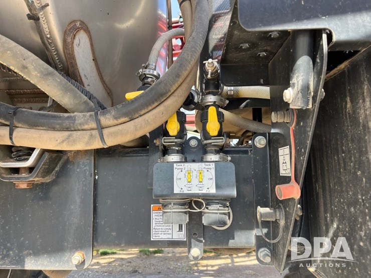 2017-case-ih-patriot-4440-image-56