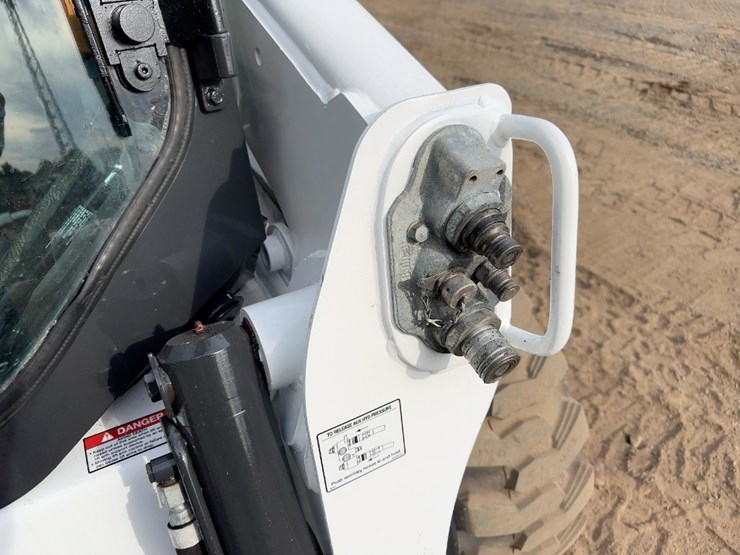 2017-bobcat-s650-image-10