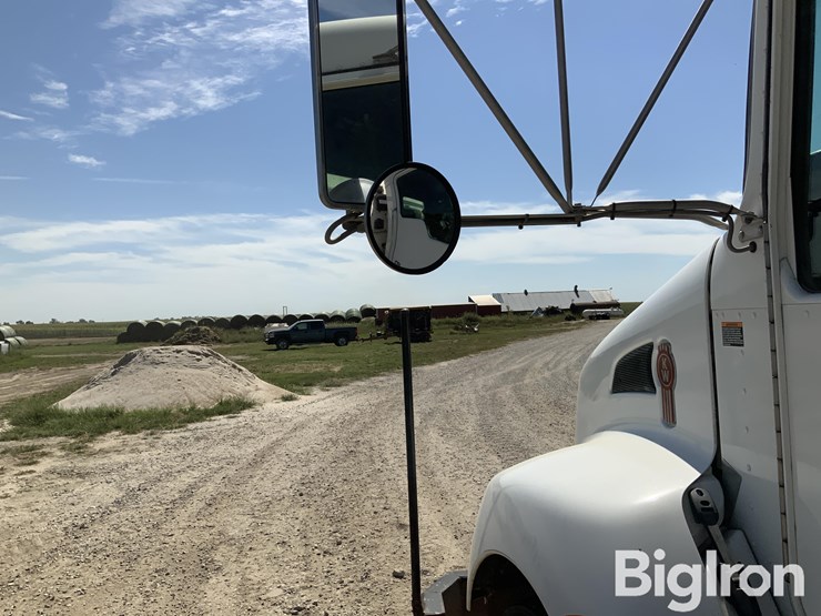 2011-kenworth-t370-image-15