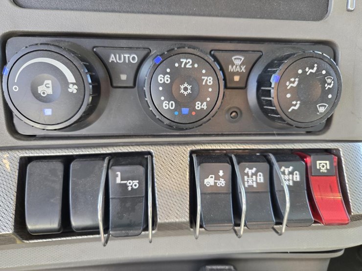 2017-kenworth-t880-image-65