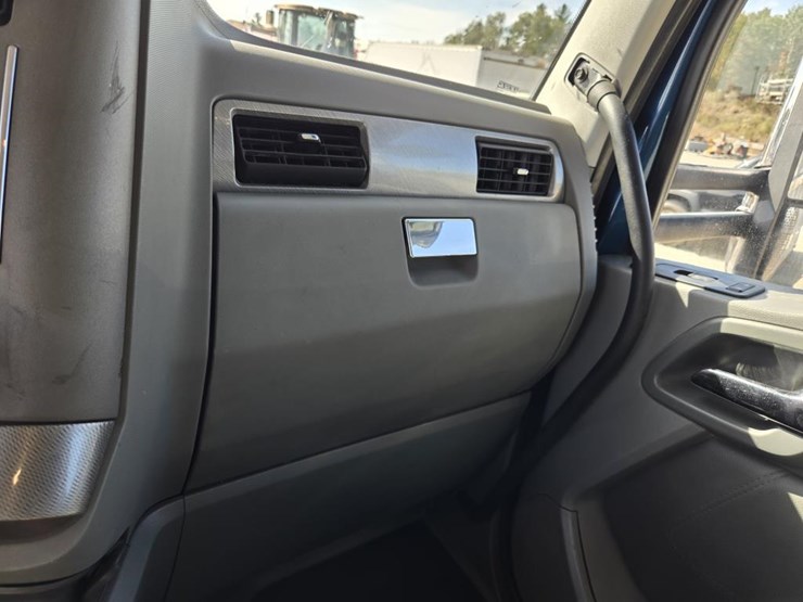 2017-kenworth-t880-image-62