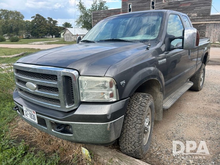 2005-ford-f350-xlt-image-1