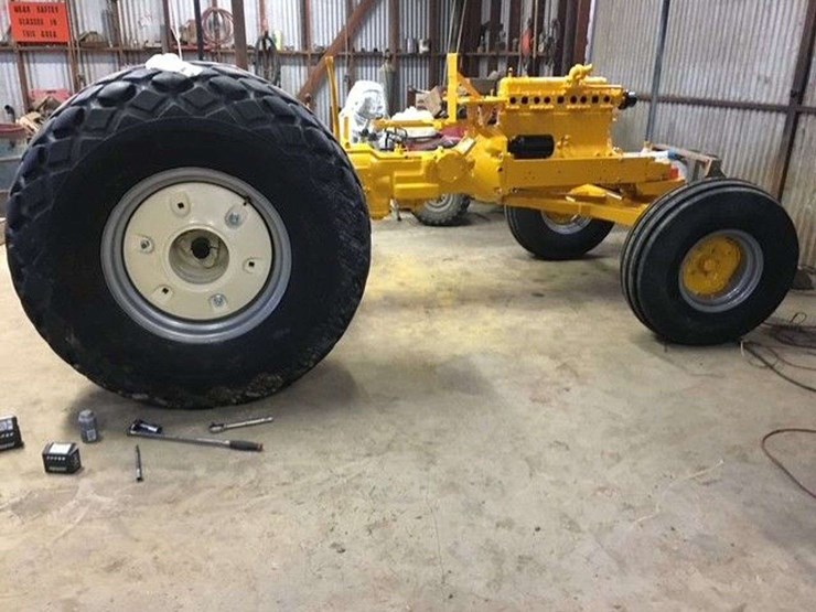 1964-allis-chalmers-d19-beachmaster-image-4