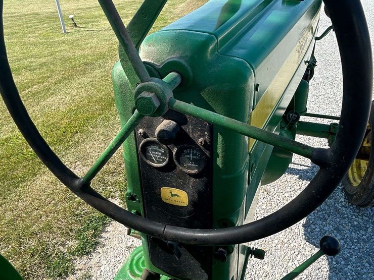 1956-john-deere-320u-image-4