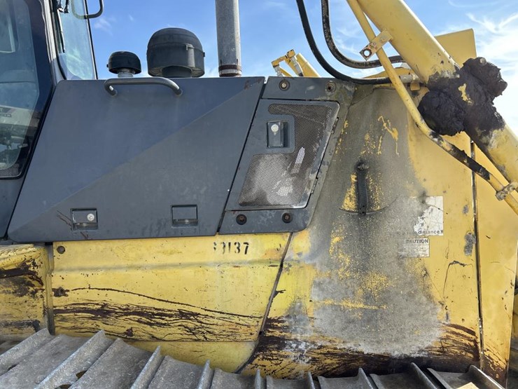 komatsu-d65px-image-32