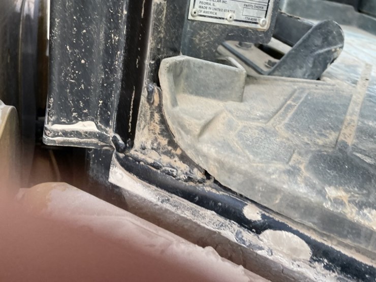 2019-caterpillar-d8t-image-49
