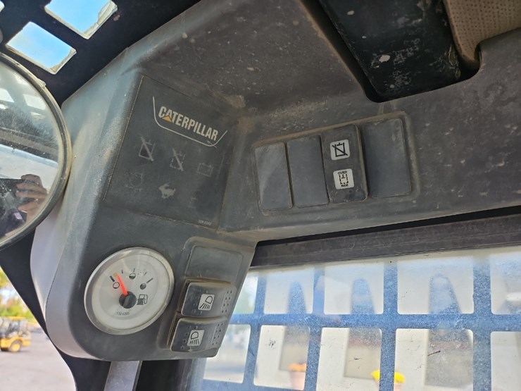2011-caterpillar-257b3-image-25