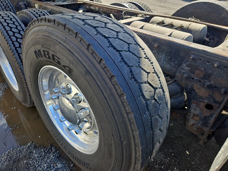 2016-kenworth-t880-image-28