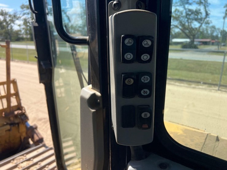 2018-caterpillar-d6t-lgp-image-31