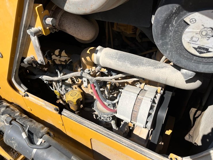 2021-deere-750l-image-22