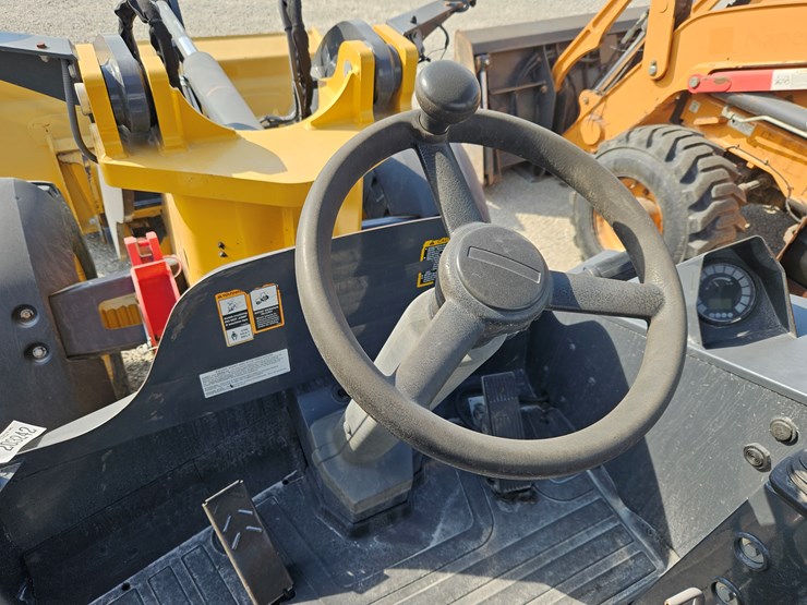deere-204l-image-13