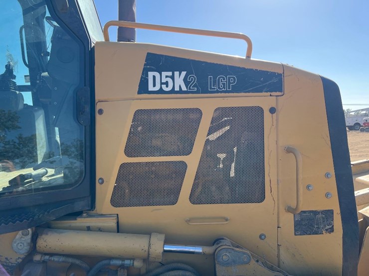 2015-caterpillar-d5k2-lgp-image-21