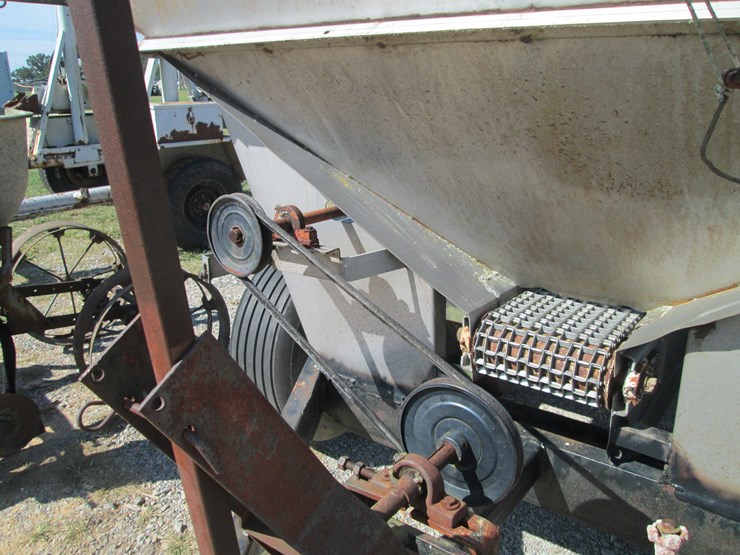 #29516-•-pull-type-fertilizer-buggy-image-19