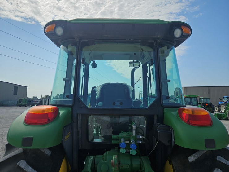 2010-john-deere-6115d-image-17