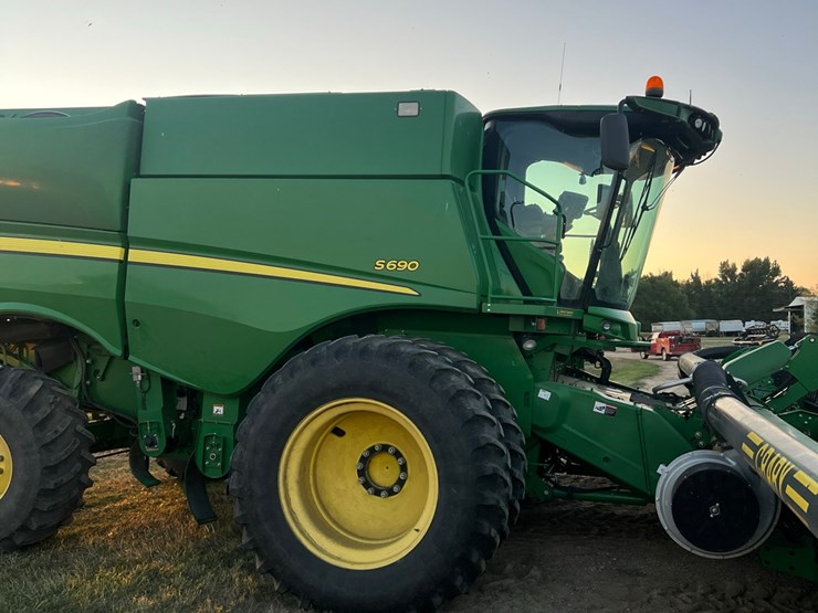 2013-john-deere-s690-image-10