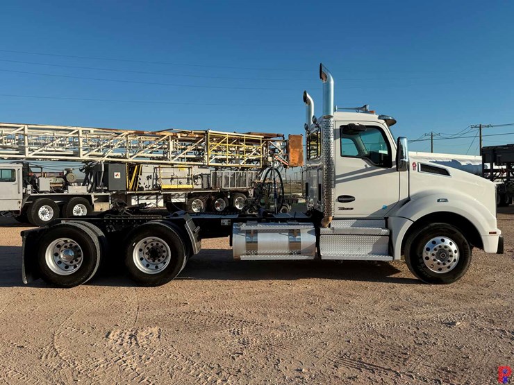 2024-kenworth-t880-image-3