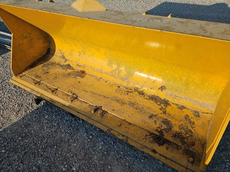 #203721-•-john-deere-3102-smooth-bucket-image-2